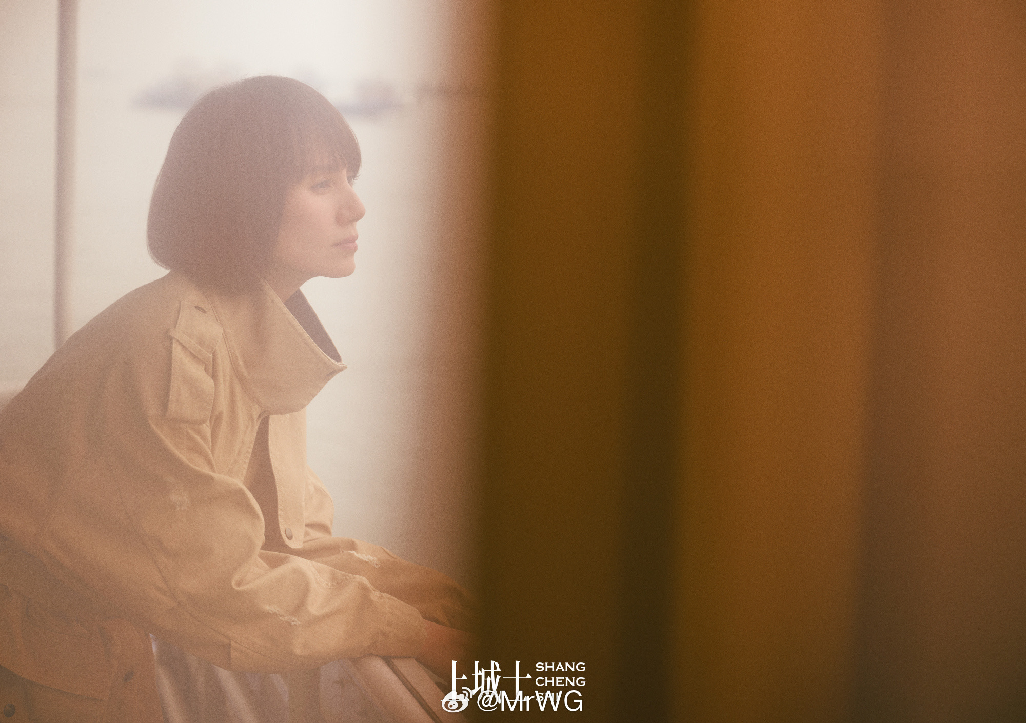 电影影由相生 回到湖北老家，在江滨散散步，吃一碗鲜辣的牛肉面，骑着单车穿梭在熟悉