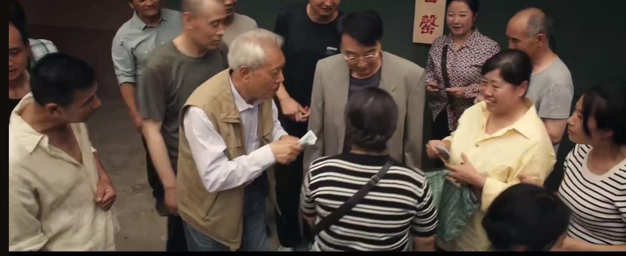 《主角》里面易青娥有多火？

最直观的感受就是秦八娃进城买票要看她的戏。

可是