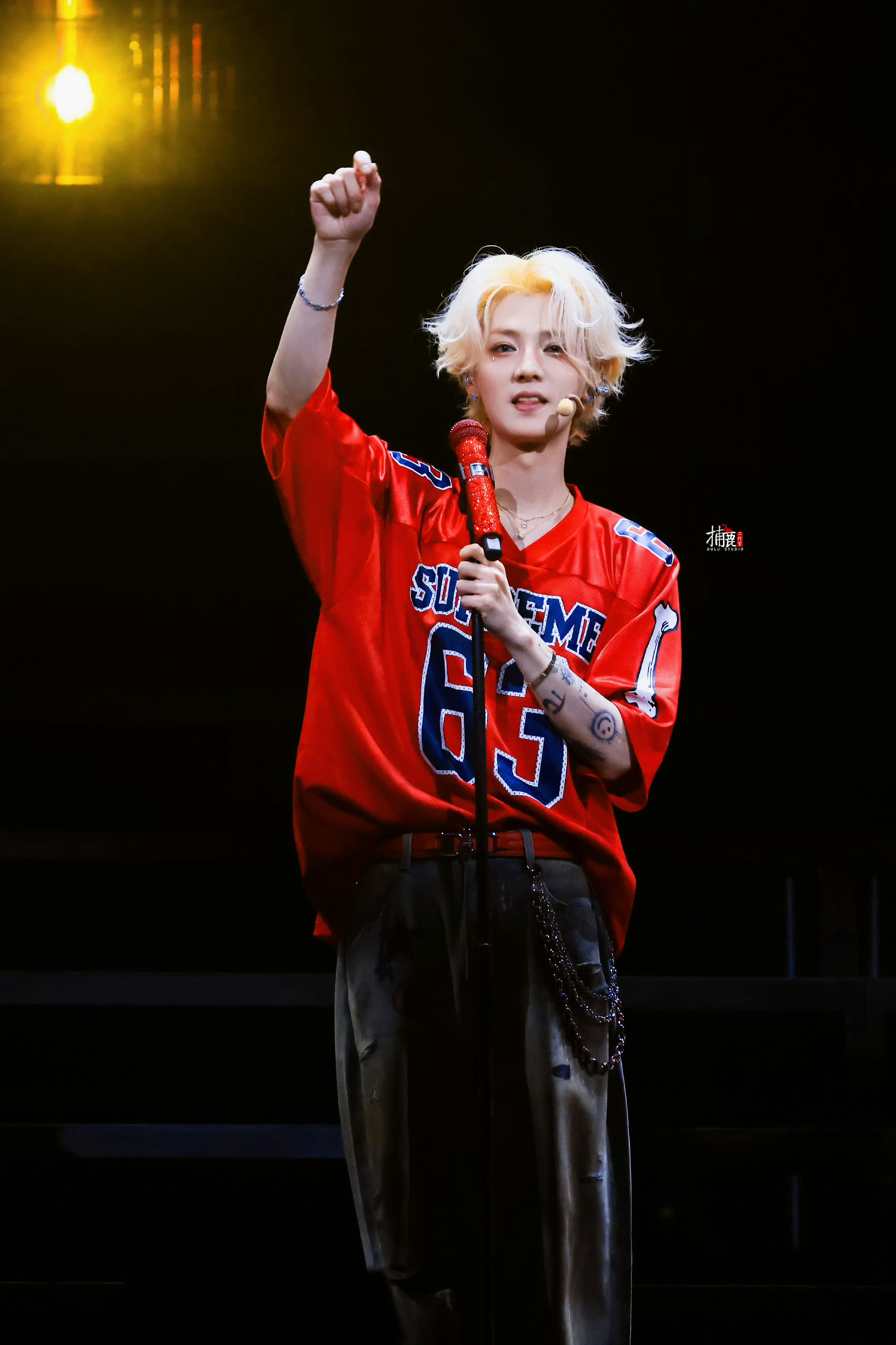 刷到鹿晗这张图我的审美来看是好绝！！！ 