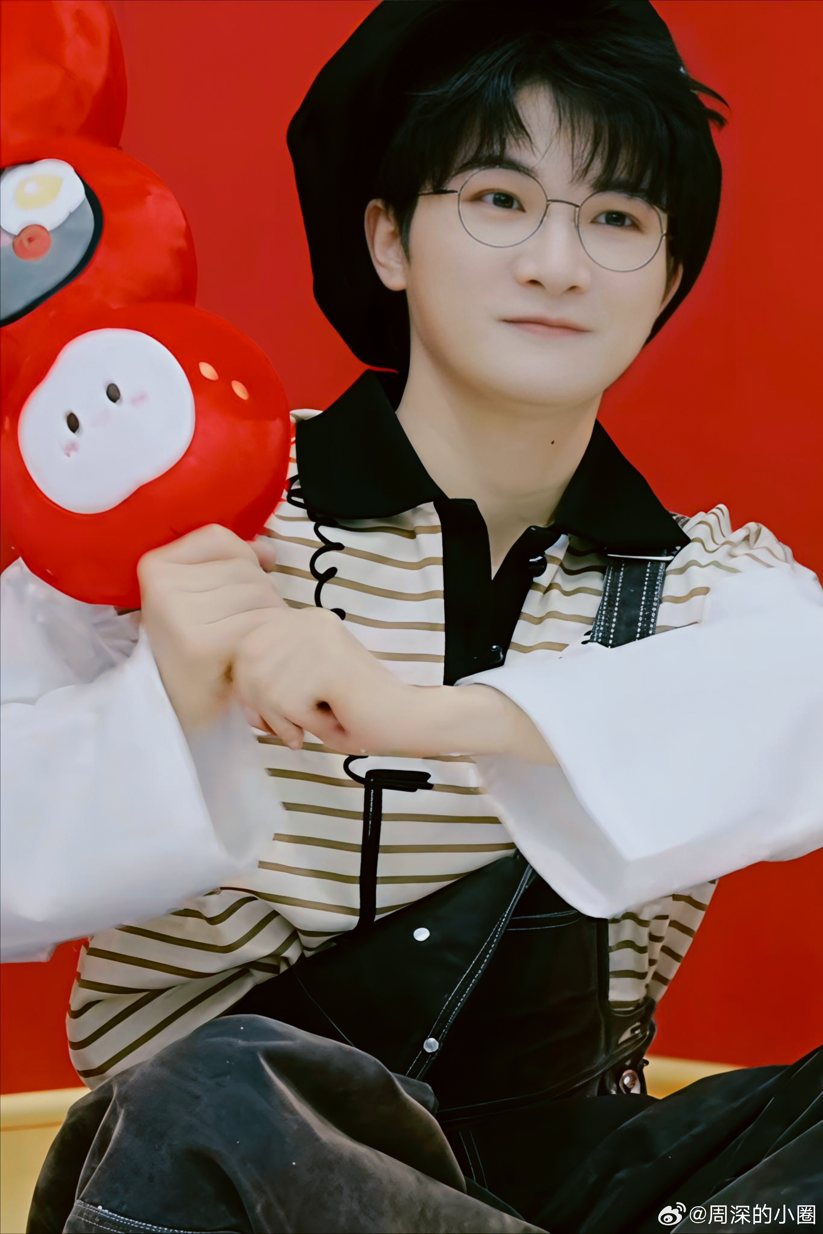 周深  周深新歌接财运 【圈宝和米说晚安】在梦境与时间之外，无止境地漂流着，越过