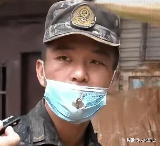 “太心疼了！”7月11日报道，广西，一个刚入伍不到4个月的05后新兵李晓康，在清