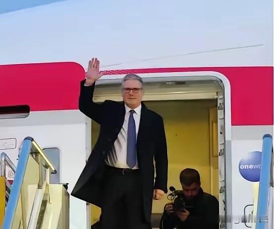 英国首相斯塔默“投喂”世界三句话，全球都震惊！

​第一句：中国不是“正在崛起”