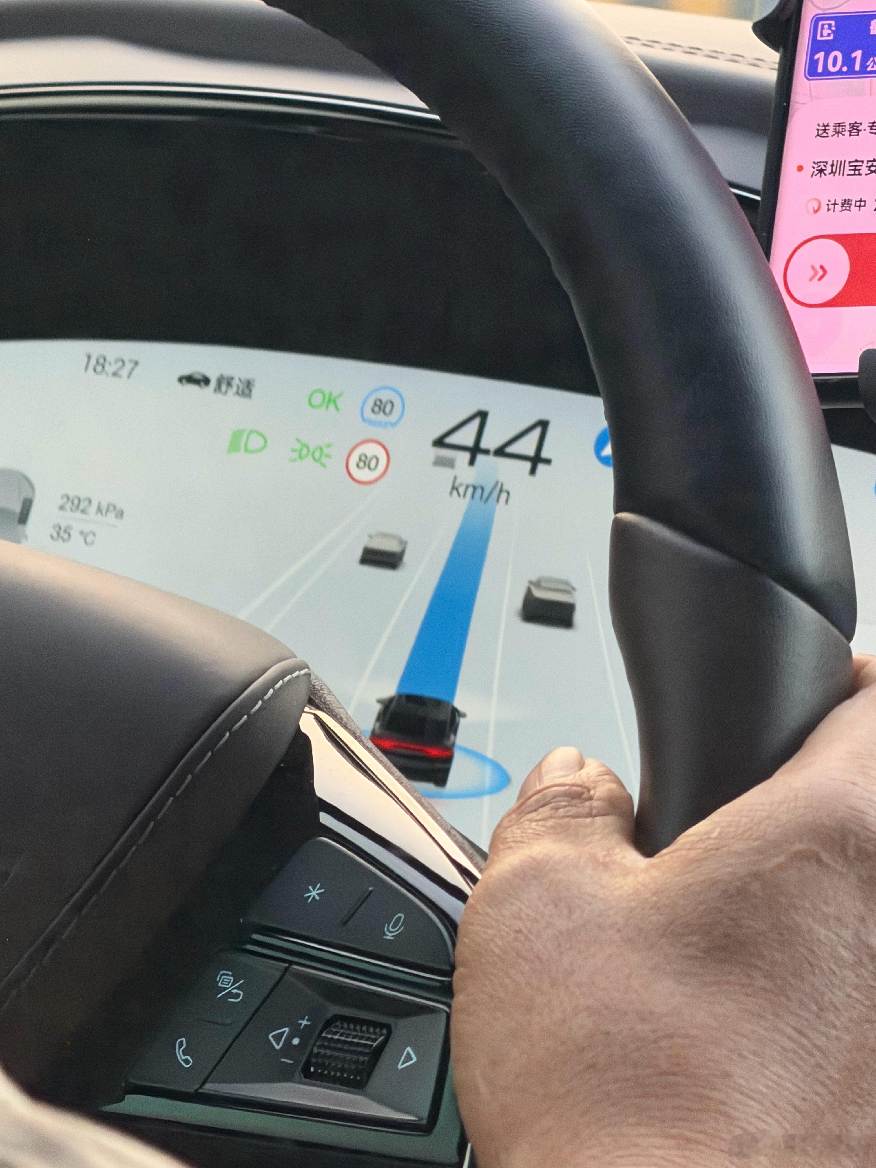 我发现深圳的网约车司机是会用辅助驾驶的 深圳