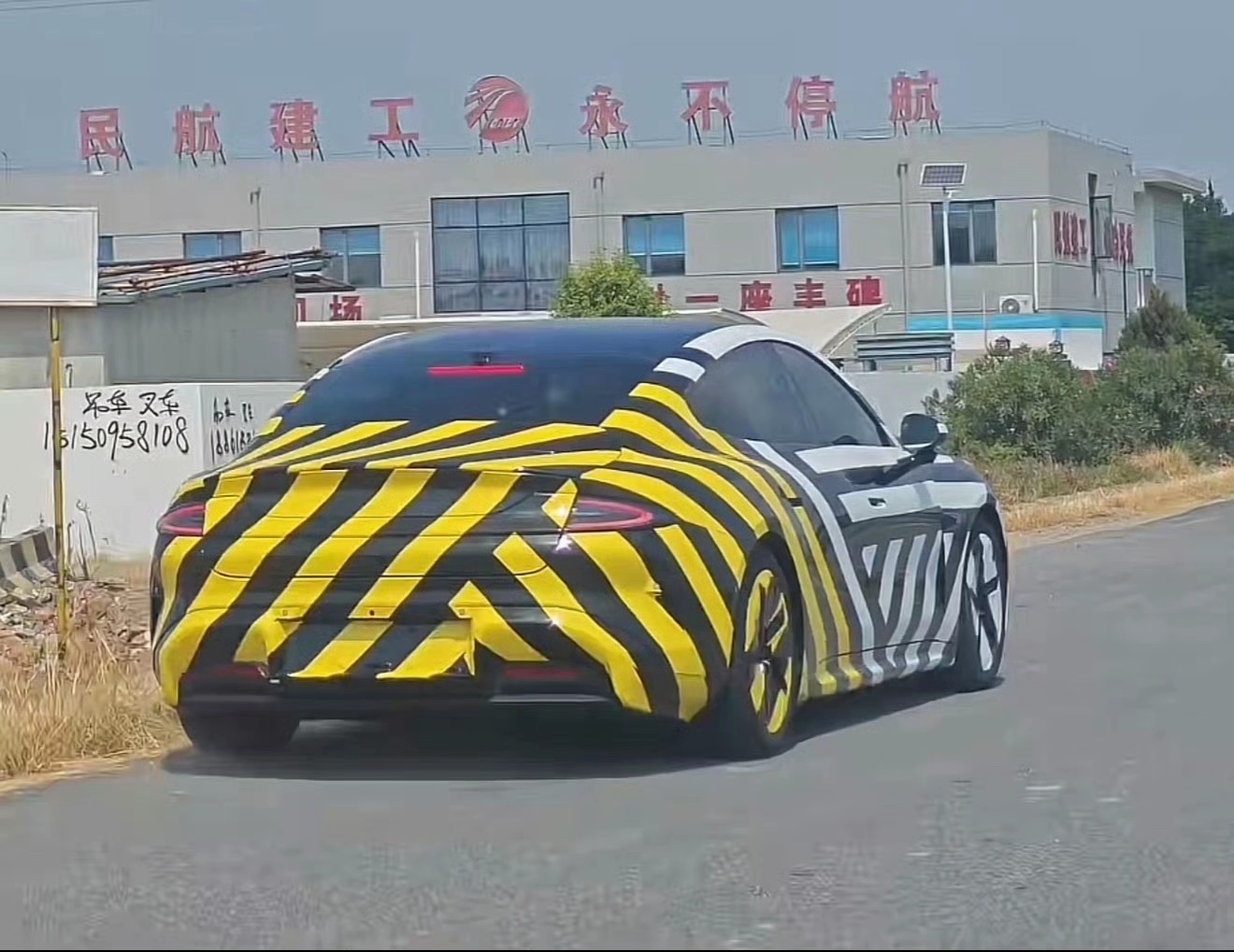 小米SU7 L，想必内饰肯定会豪华很多[思考] ​​​