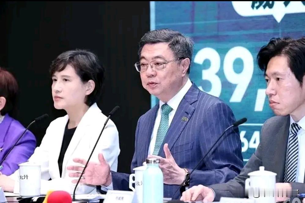 韩国瑜与卓荣泰今再度隔空互呛，很明显韩国瑜憋了一大肚子火

绿营当局的2026总