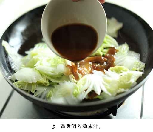 这道醋溜白菜，很让人记忆很深刻。无论是食欲不振的时候，还是没有时间，都酸香诱人。