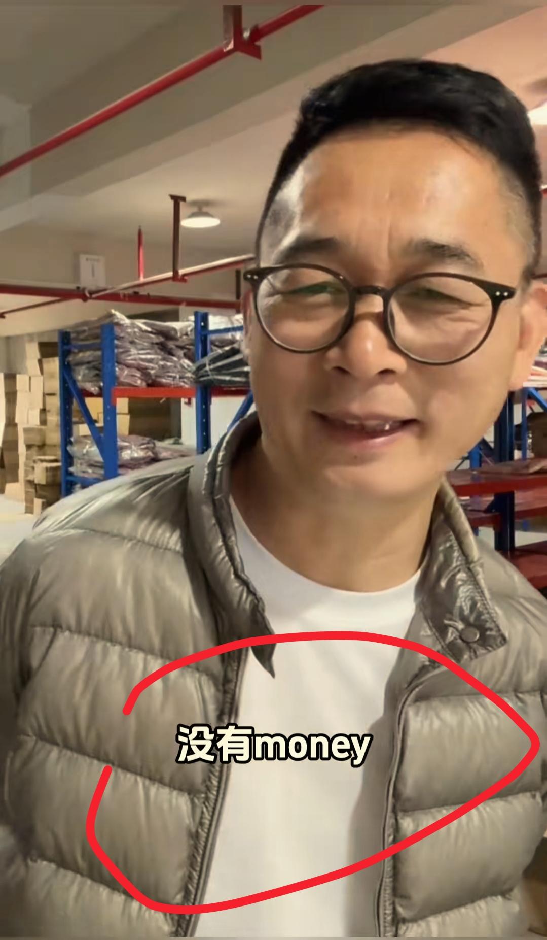 现在全网最糟心的男人就是皮衣哥了吧！
不是因为帮了安娜回中国，也不是因为答应了苏