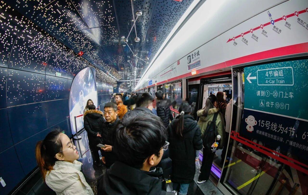 早呀、今天是2026年1月6日 星期二
农历乙巳【蛇】年十一月十八
地铁客流数据