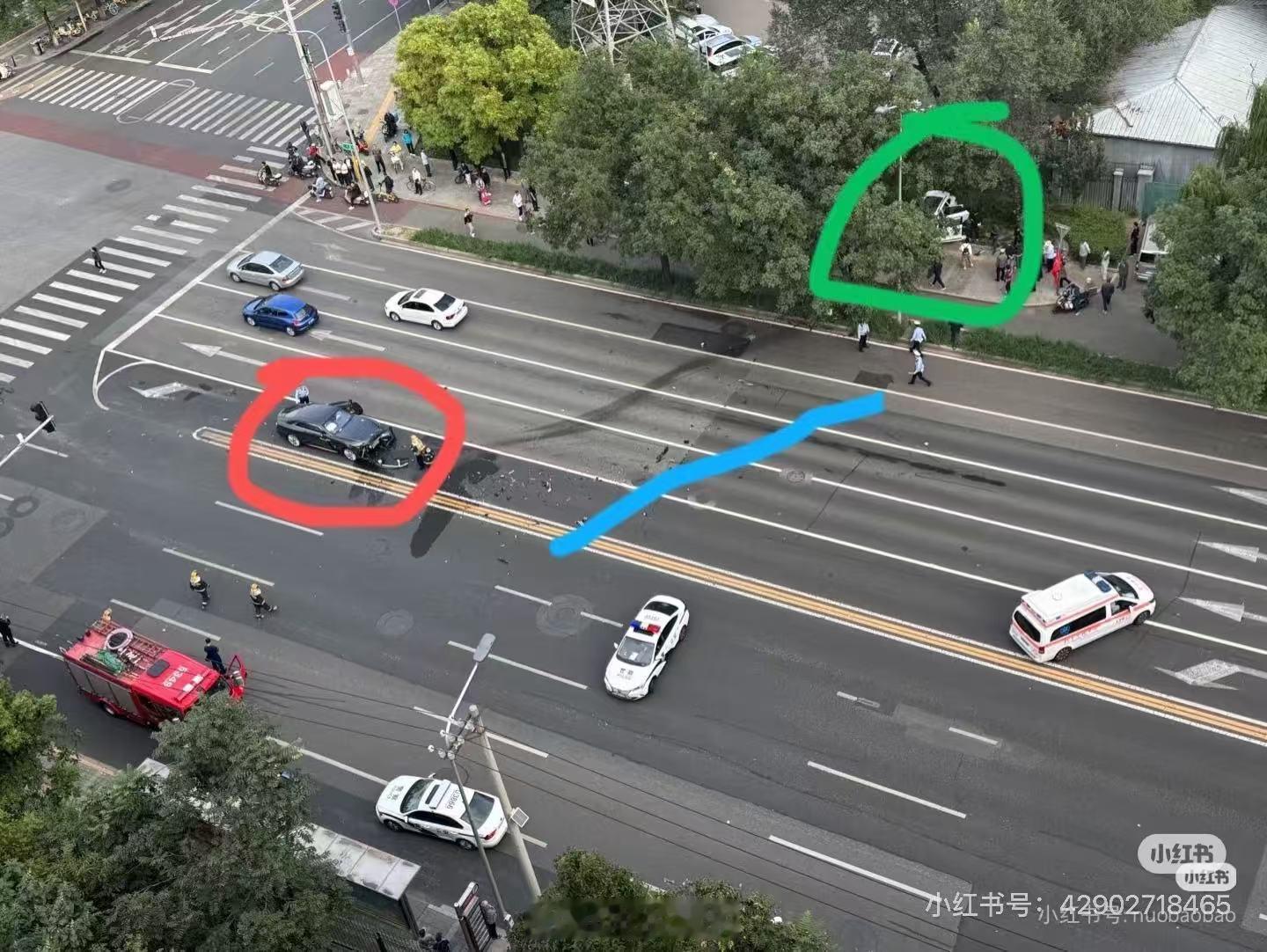 陈震闪灵众所周知，震哥不买商业险。但是逆行？对面那个车主不知道人怎么样了 ​​​