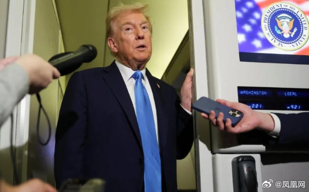 【当地时间下午3点15分，一架隶属于第22战斗机攻击中队的F/A-18...