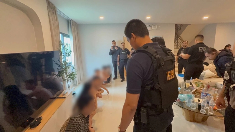 #19岁女子在泰国被绑架系自导自演#【#19岁女子与男友演绑架案骗父11万#，男