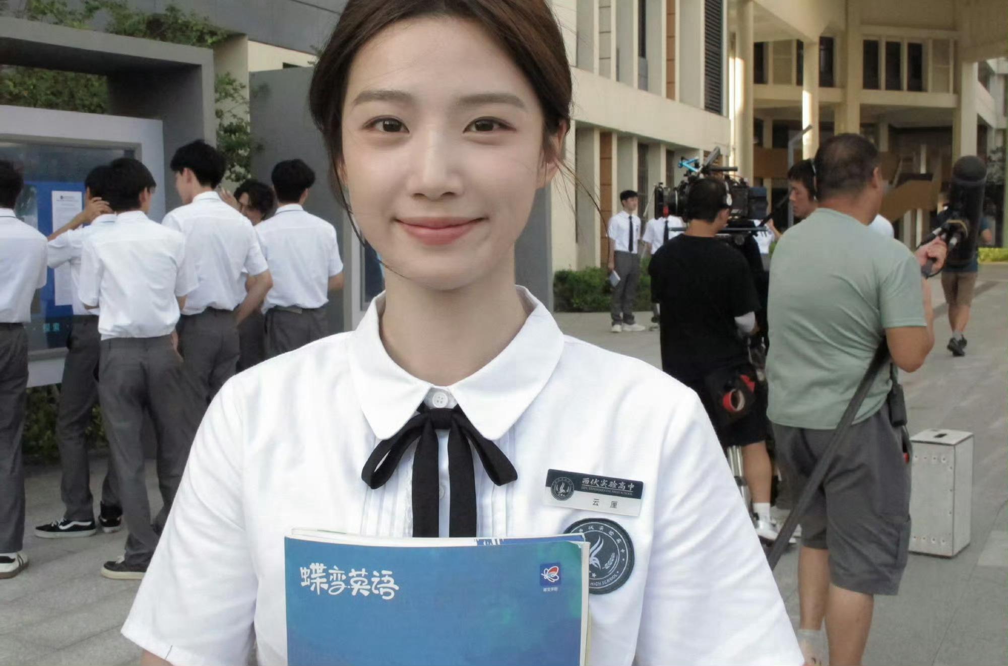 卢昱晓 刺棠非官宣不约只期待我女即将开机的电影以及待播现偶《折月亮》这么关心卢昱