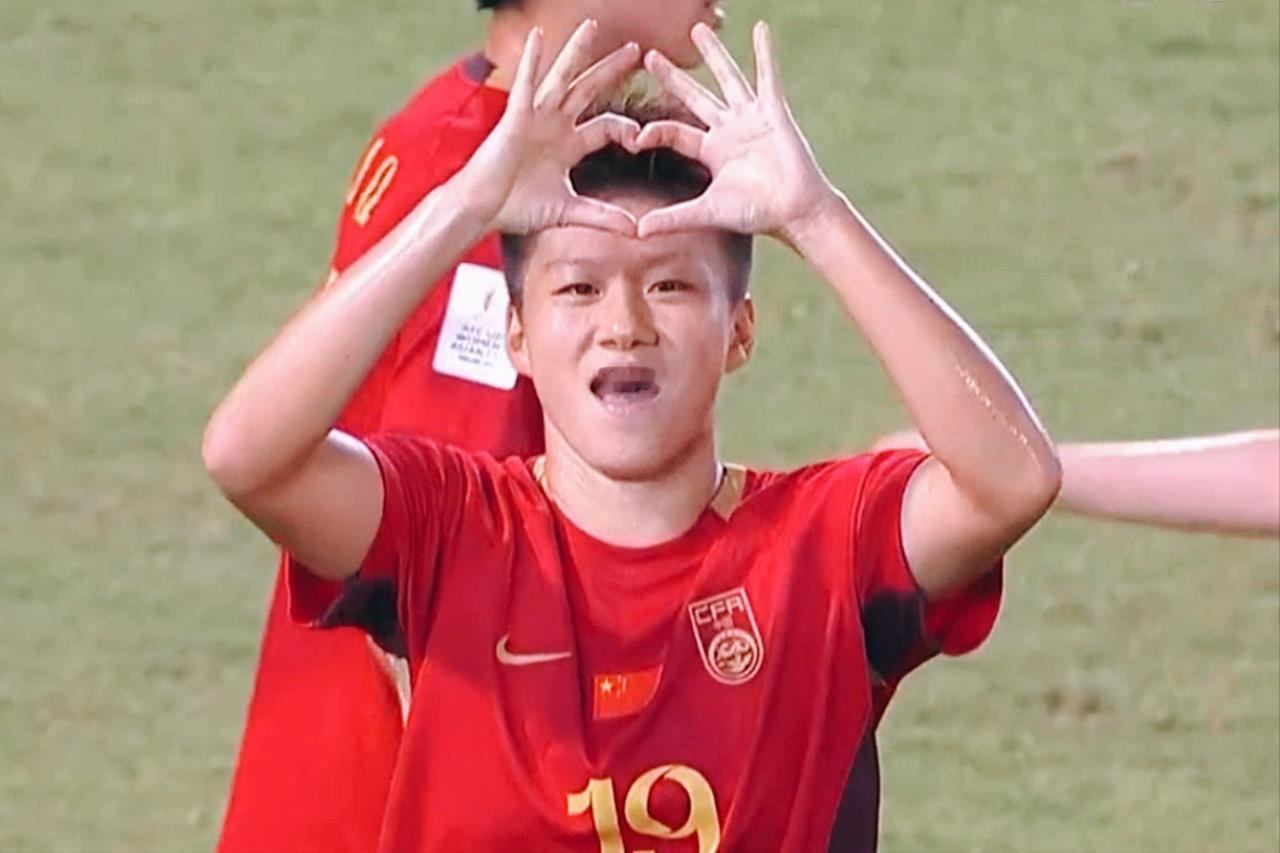 2-1晋级世青赛！
余佳琪传射建功，
中国U20 女足碾压乌兹别克。

上半场 