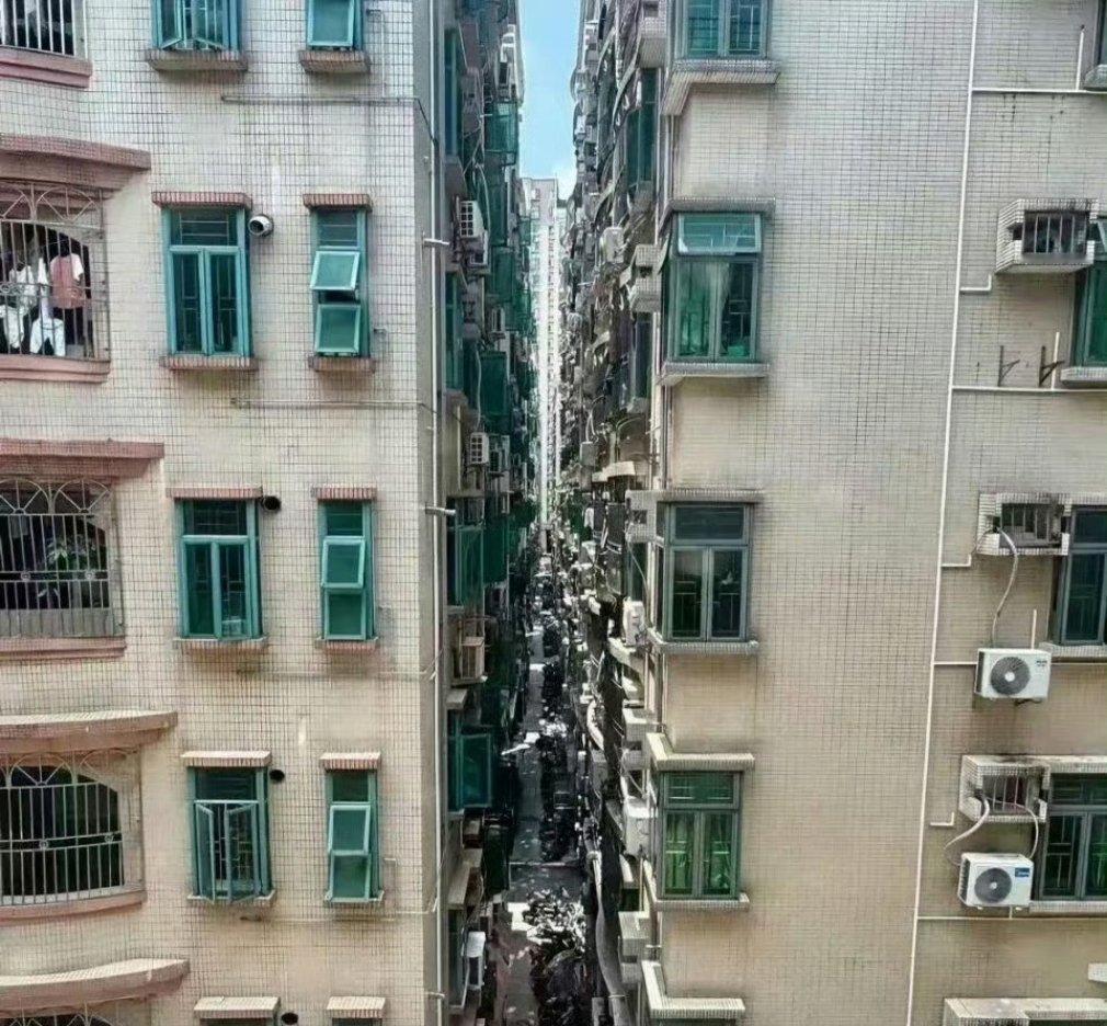 这房子住的太压抑了 ​​​