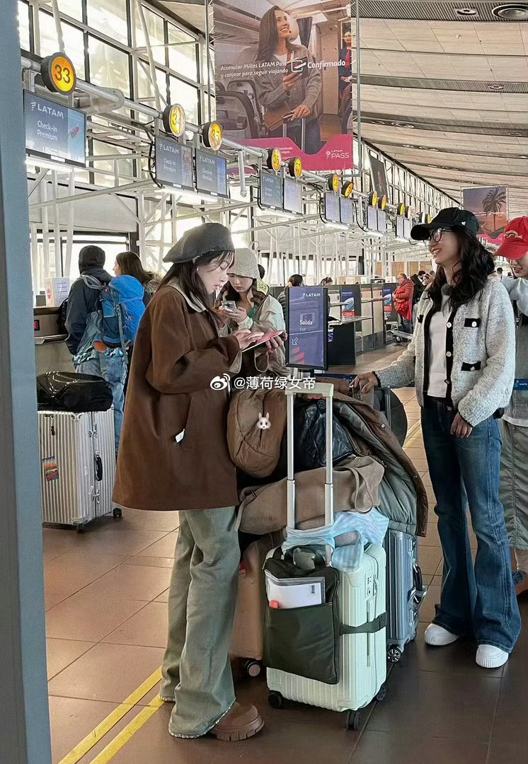 跪求宋茜出穿搭教程，是我走在路上会目送100米的帅美穿搭 ​​​