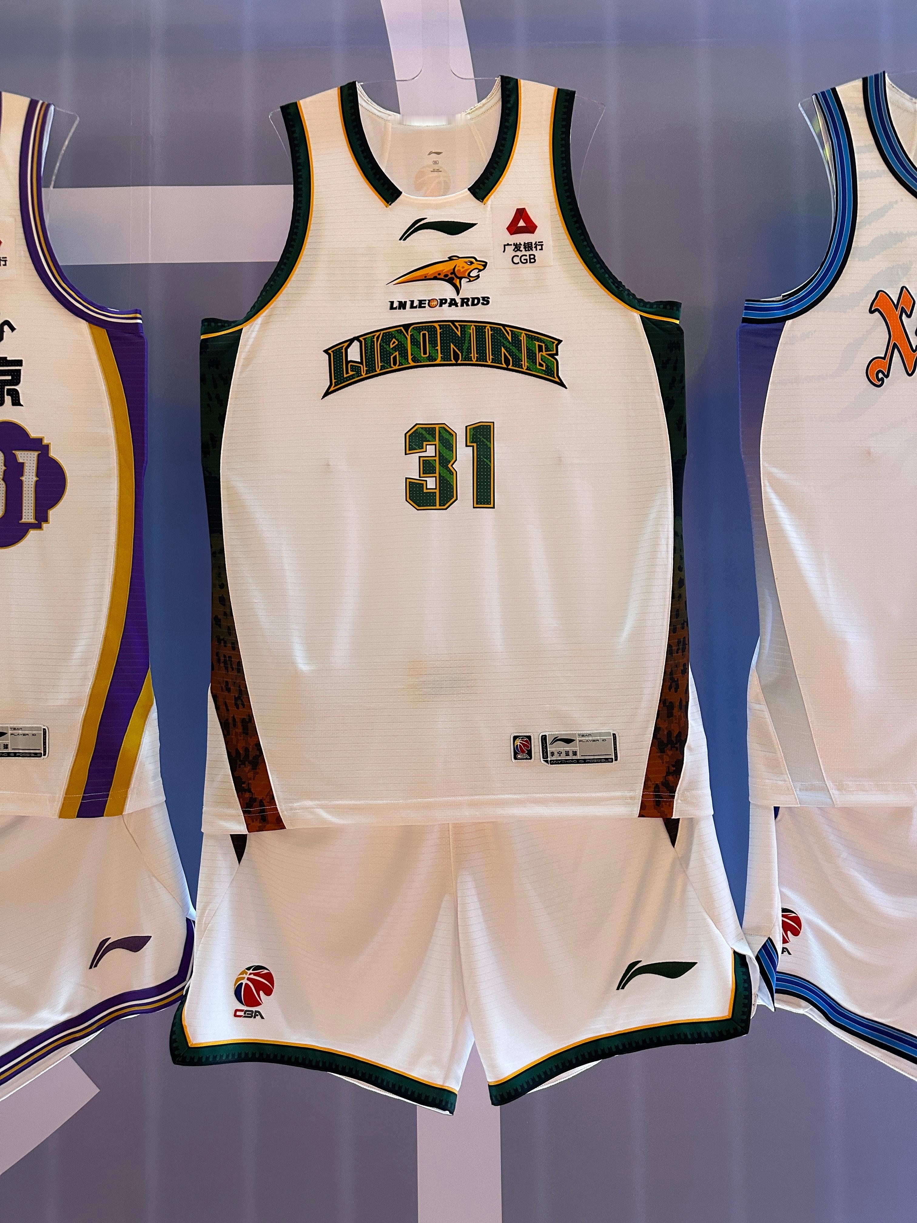 CBA的第31个赛季！ 新赛季辽篮新款客场球衣！主场球衣还是去年的两款，设计不变
