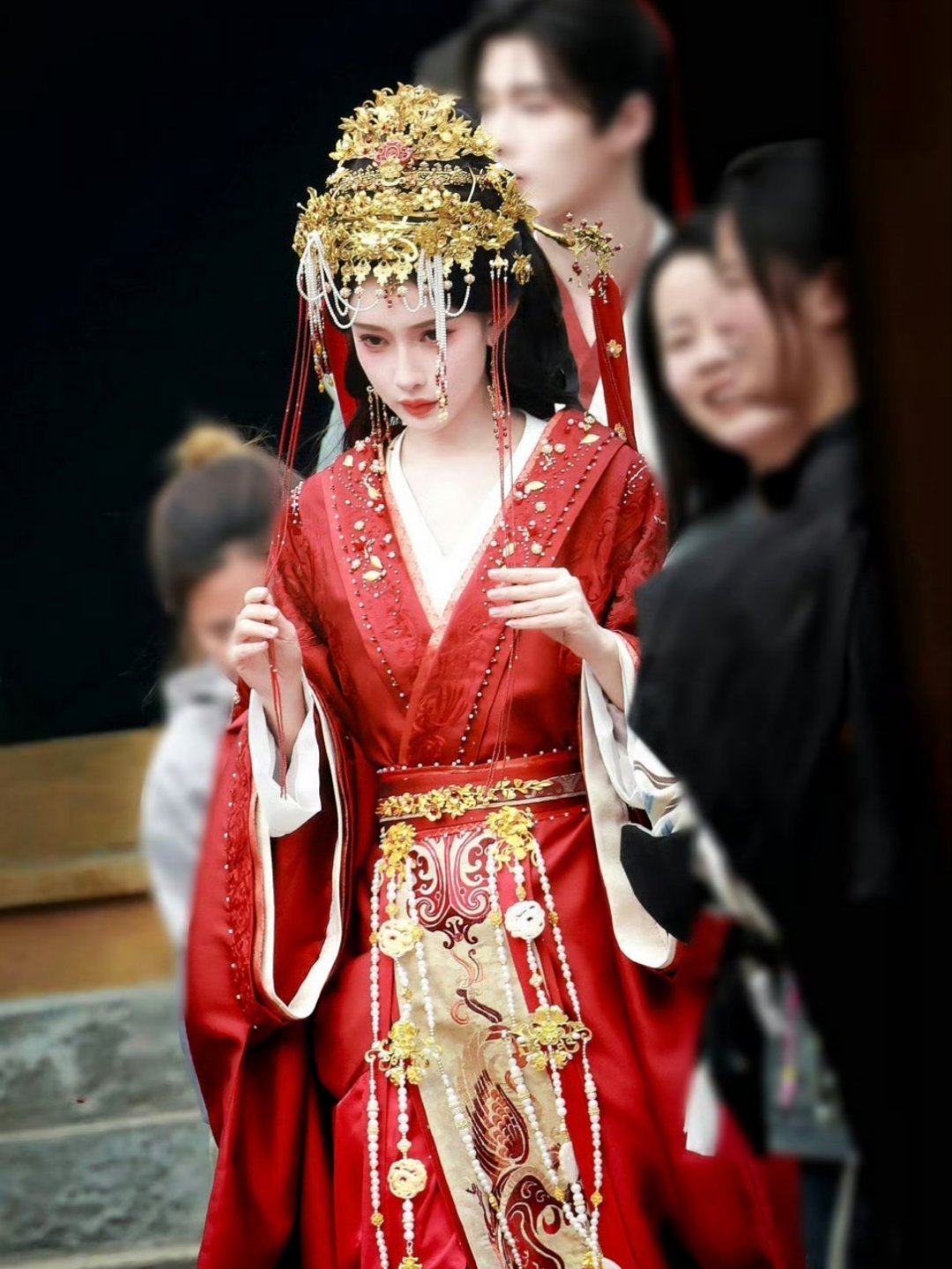 孟子义百花杀婚服路透 孟子义又结婚了，在《百花杀》中与太子箫华雍举办中式婚礼！恭