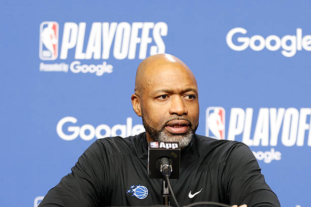 Stein：魔术主帅莫斯利已经连续数月处在帅位不稳的舆论风口。NBA教练圈普遍预