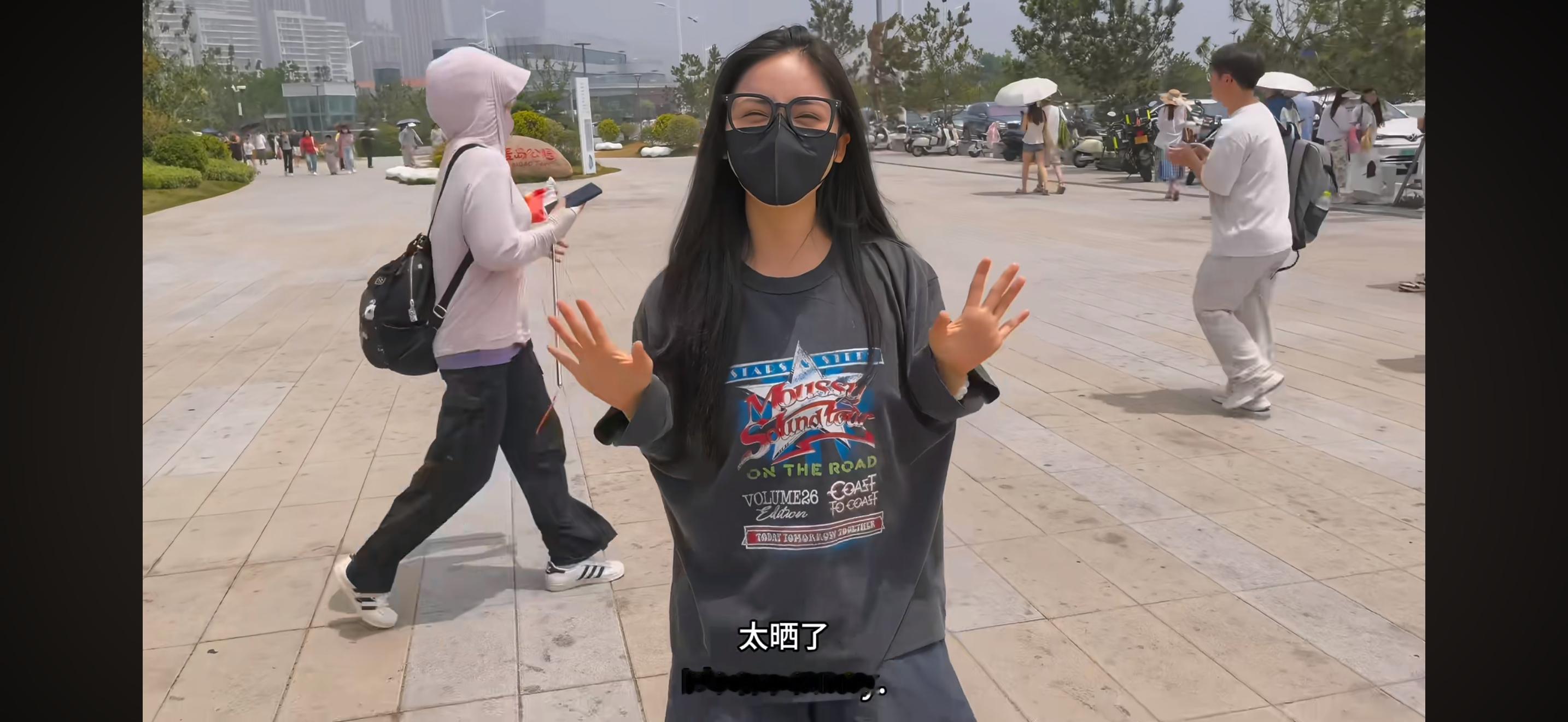 沈月[超话] 在小辣vlog里重温一下北京月和青岛月，咱大明星大美女大普通人代表