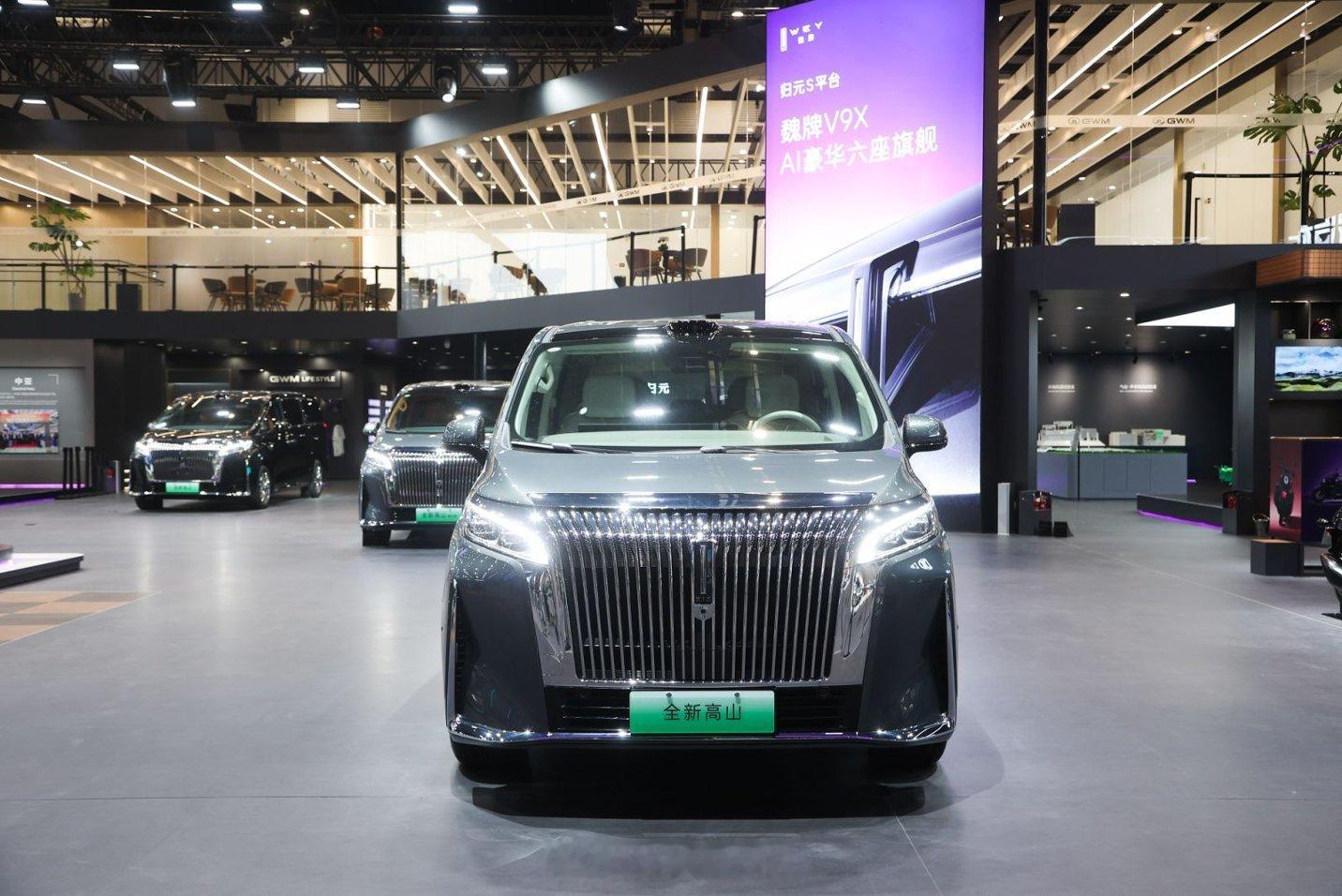 北京车展魏牌展台气场拉满过去一年多，魏牌在国内实现翻倍增长，欧洲、中东、南美、东