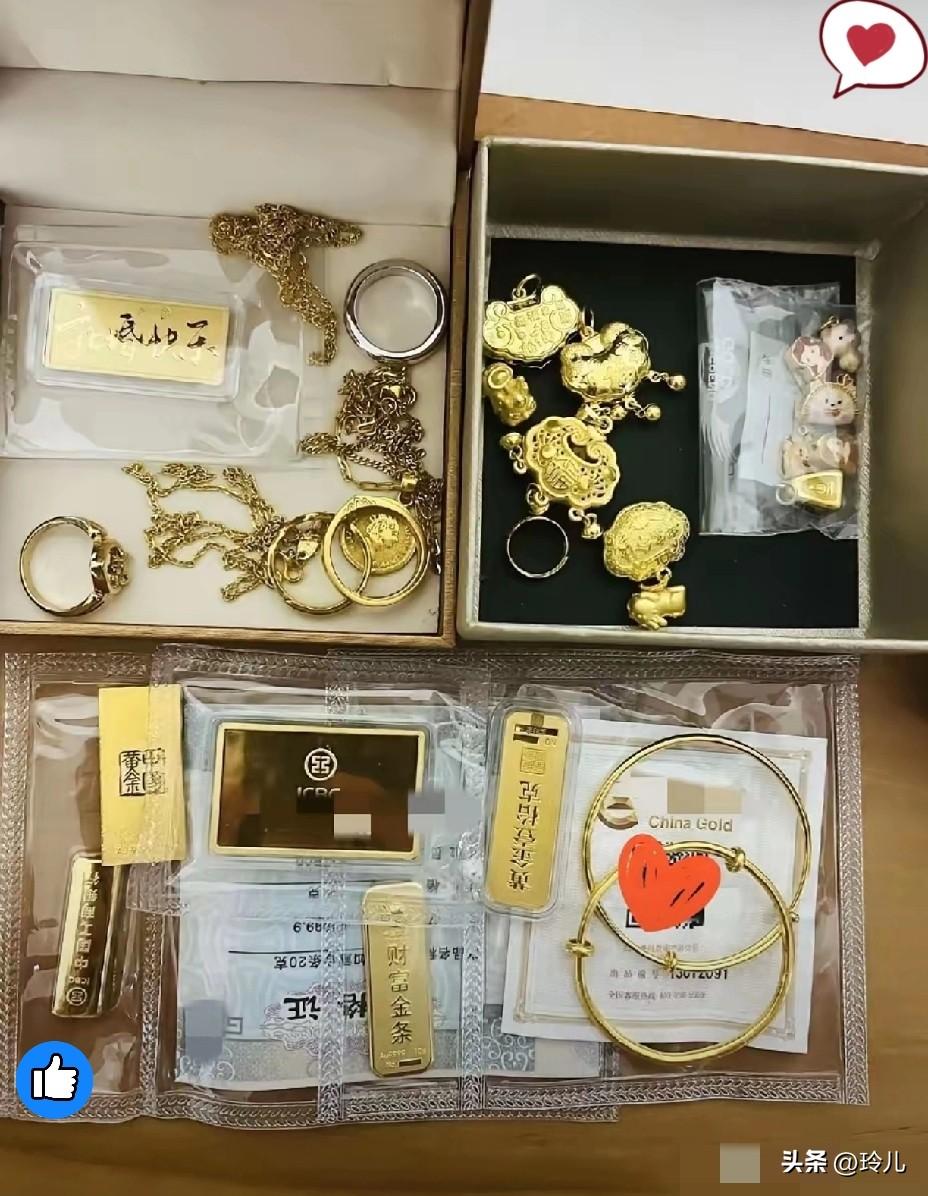 这下好了，昨天急着卖黄金的朋友，

现在真要拍大腿了！

3月27日金价站稳99