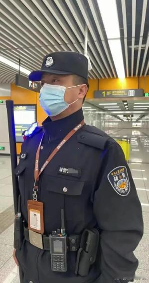 辅警地位有多低？周末我去相亲，对方一听我是辅警，当场就不想聊了。说实话，这份工作