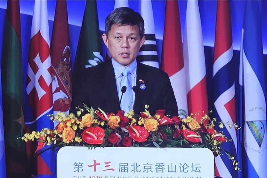 新加坡防长说着一口中文，要中国“以德服人”，有本事对美国说去。今年北京香山论坛上