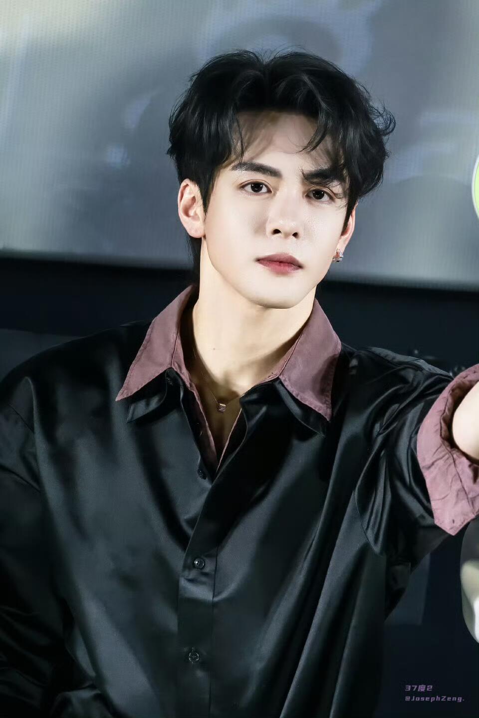 曾舜晞痛楼堪比神图制造机 今天被曾舜晞杭州痛楼的图狠狠戳中了。每一帧都想尖叫，每