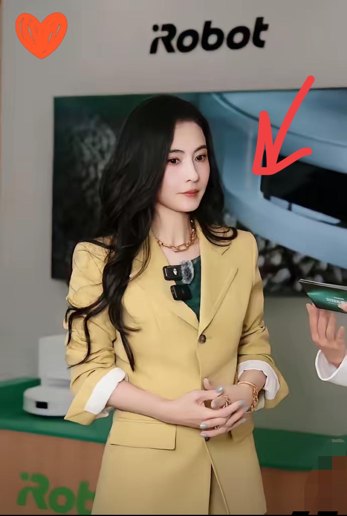 大家有没有感觉，
张柏芝有些不对劲，
她都45岁了，孩子也已经3个了，居然越活越