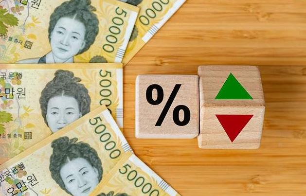 近段时间韩国股市一路狂飙，指数直接冲到历史高位，短短九个月完成逆袭暴涨，而撑起这