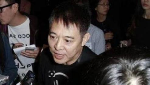 1994年，日本记者质问李连杰：“南京大屠杀死了30万人，你们一个个数的吗？”面