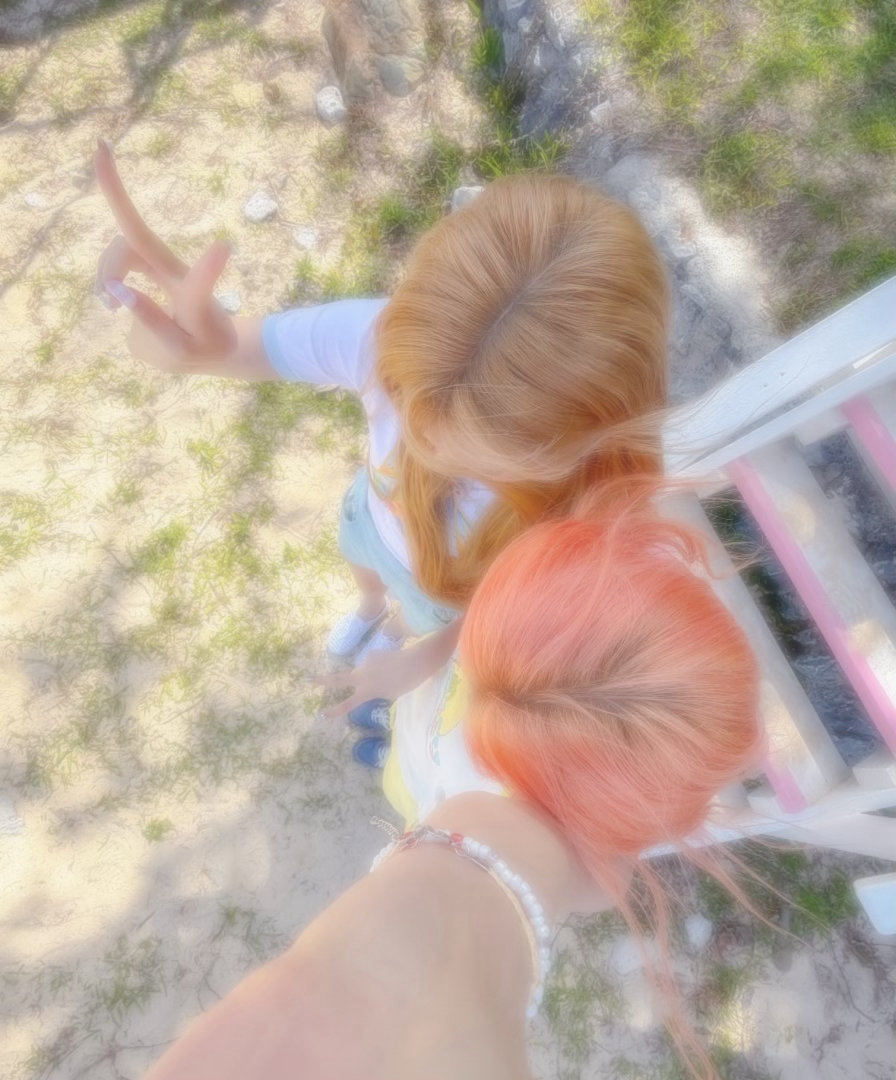YUHA&STELLAGirl in Sun!! 🔆💛 