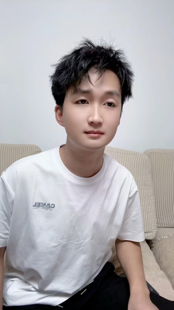 前两天成都待了几天，嘴角起了个泡泡🫧[哈哈] ​​​