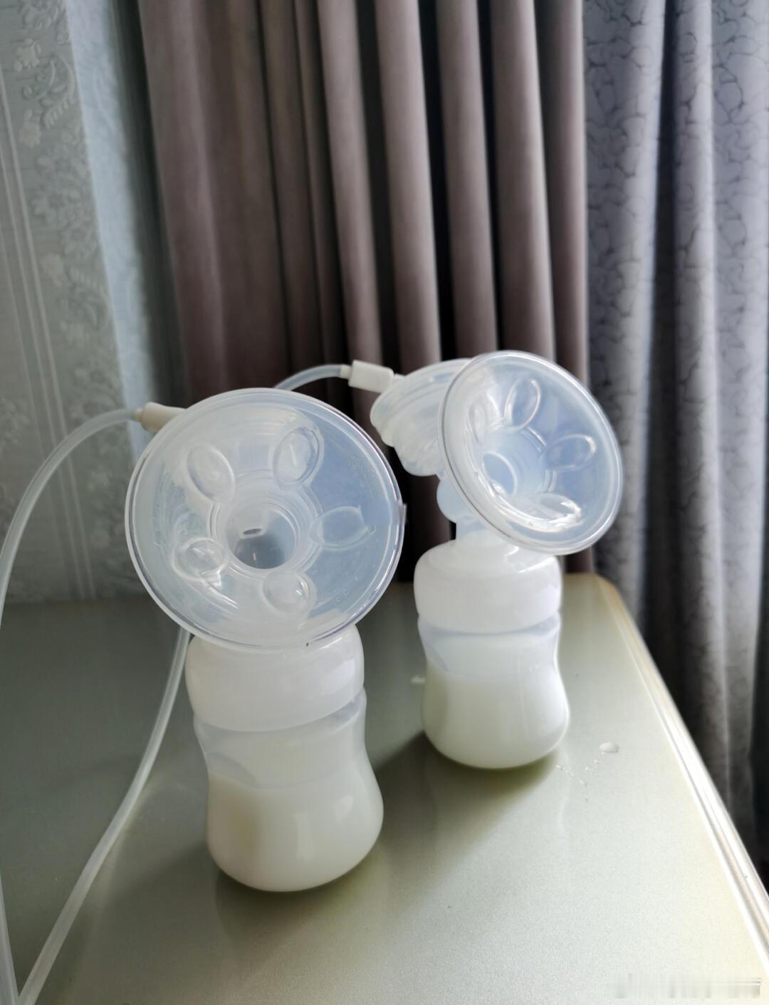 问：一岁后，还需要背奶吗？ 背奶妈妈背奶高效背奶享喂背奶营  答：一岁后,母乳喂