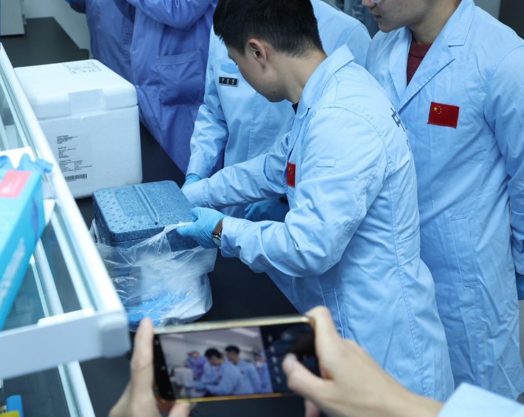 【 中国空间站第九批实验样品返回并交付科学家】中国空间站第九批空间科学实验样品昨