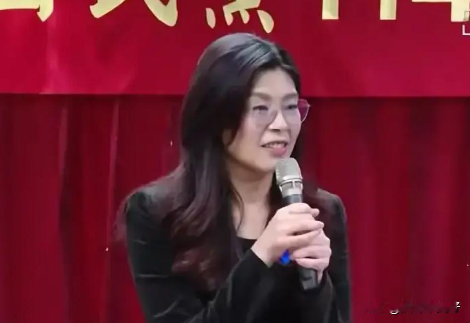 今天是郑丽文的首个工作日，不过蓝绿都有不少人不看好她的前景

3日是本月首个工作