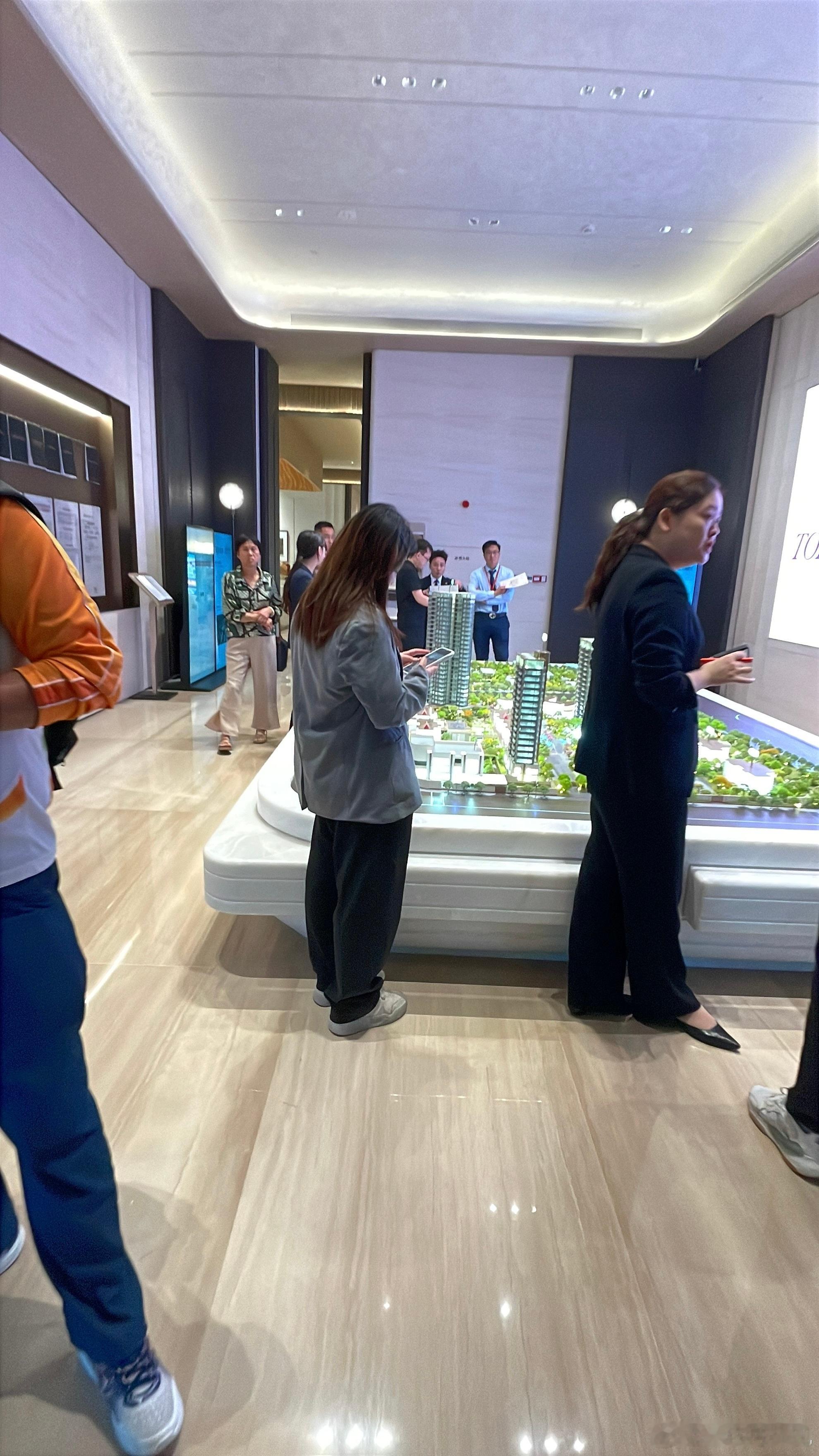 看房啦，五一不放假，随时在线，欢迎预约拿铁团队看房 