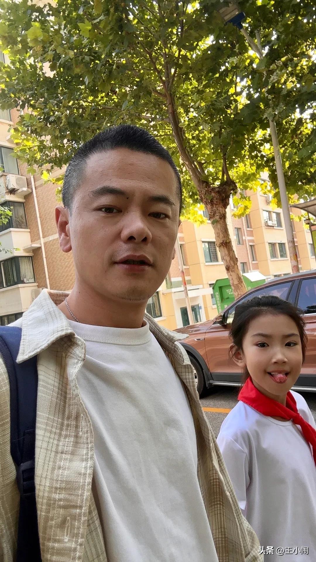 姥姥住院一个月了，暑假还好，一开学就麻烦了，姊妹俩轮流去医院，连襟上班，这孩子还