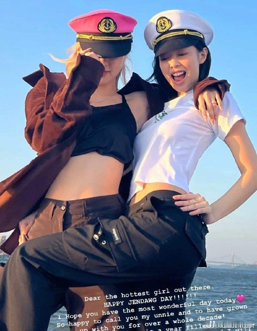 Lisa晒Jennie庆生合照 好姐妹合照庆祝生日 