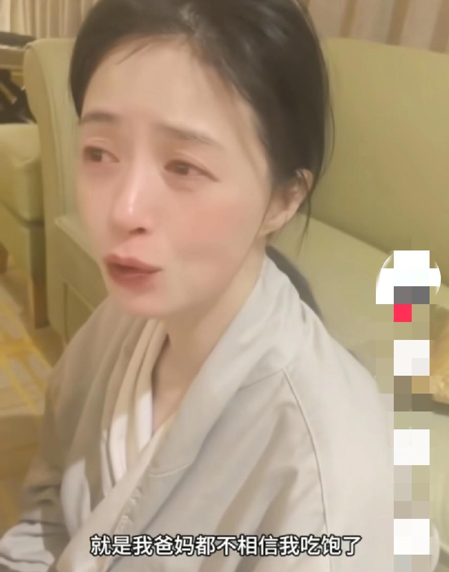 华妃娘娘崩溃大哭
我以为是在琢磨演技
没想到，居然是为了一口吃的？这样看起来，演