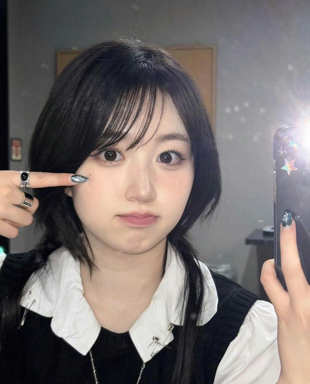 日常欣赏美女^ ^细看女明星的脸蛋子平整度好高！妆面基本都是自然挂的 白皙通透 