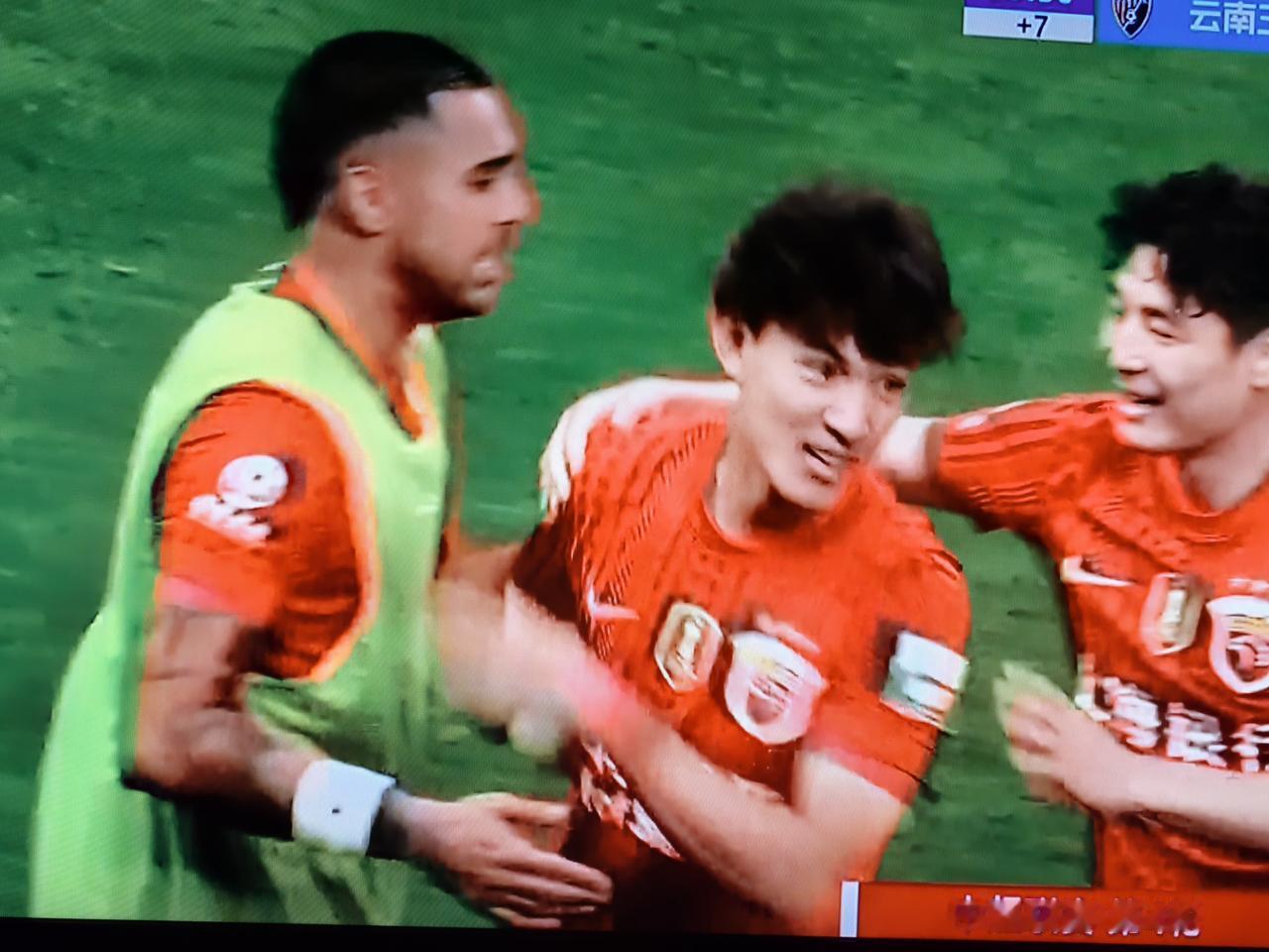 云南玉昆1:2输得可惜，但没必要泄气！

     相信热爱足球的云南球迷都和我