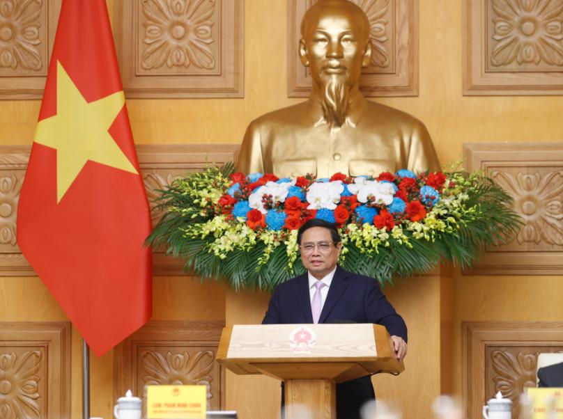 越南连遮羞布都不要了！与特朗普签下“历史性协议”后，越南不到四天就对中国出手，征