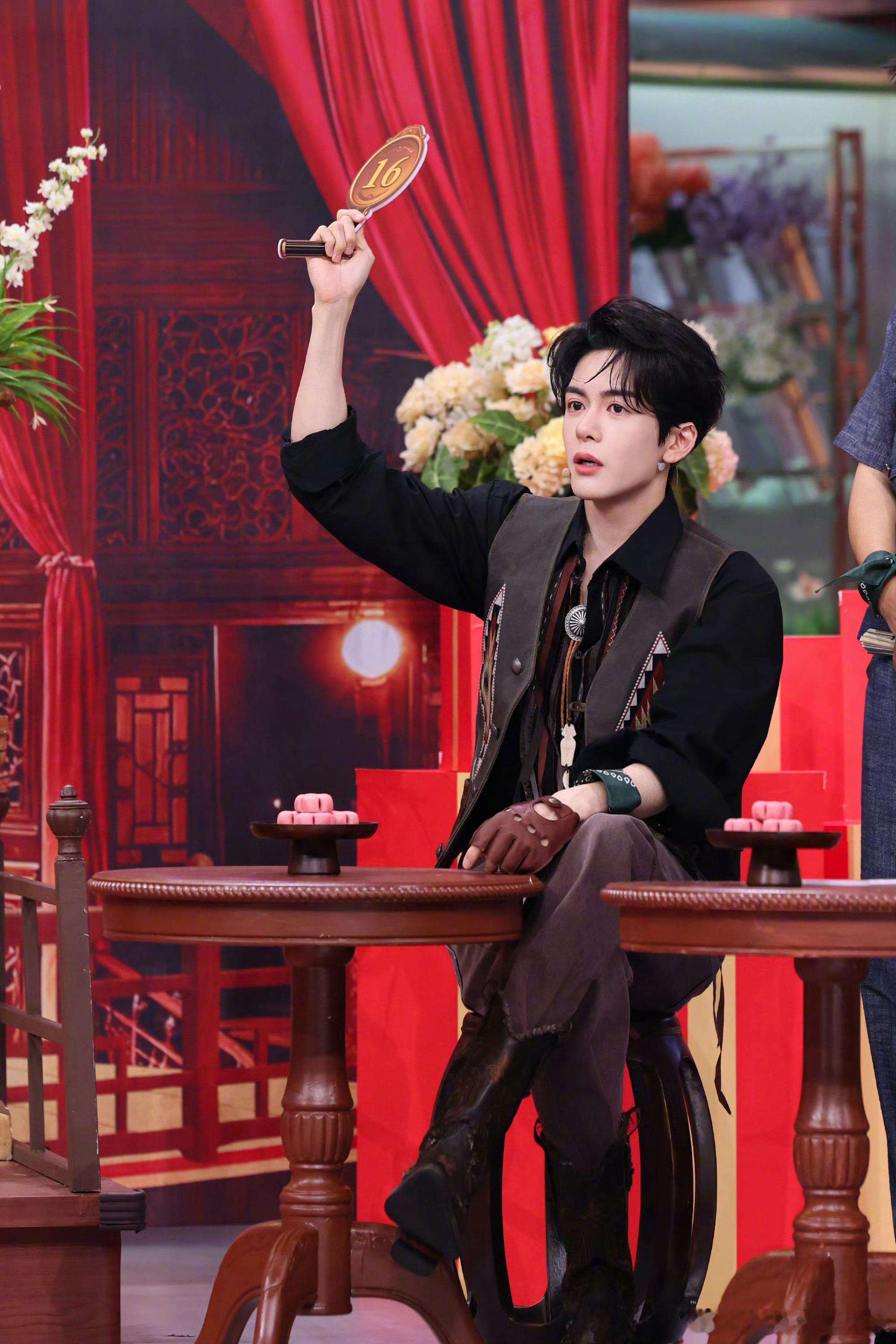 曾舜晞唱清风微微 曾舜晞的新歌《清风微微》真的太适合夏天了，在节目里听到清唱就忍