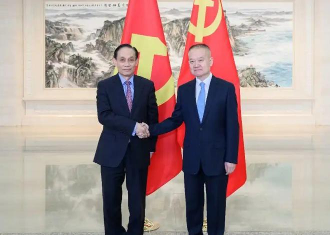 越南领导班子换届之后，越南外长首访就来到了中国！2月3日，根据外媒报道，王毅外长