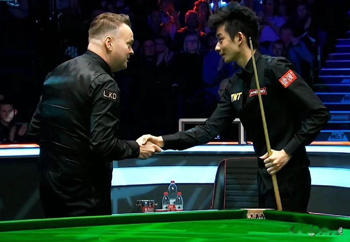 吴宜泽6-2大胜卫冕冠军墨菲，晋级大师赛8强，有两局吴宜泽都是逆转。第二轮将迎战