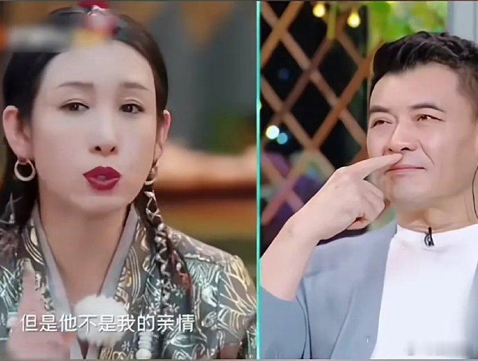 秦海璐谈爱情与亲情，称老公是最爱，虽亲却未成亲情，仍是心中爱情。 ​​​