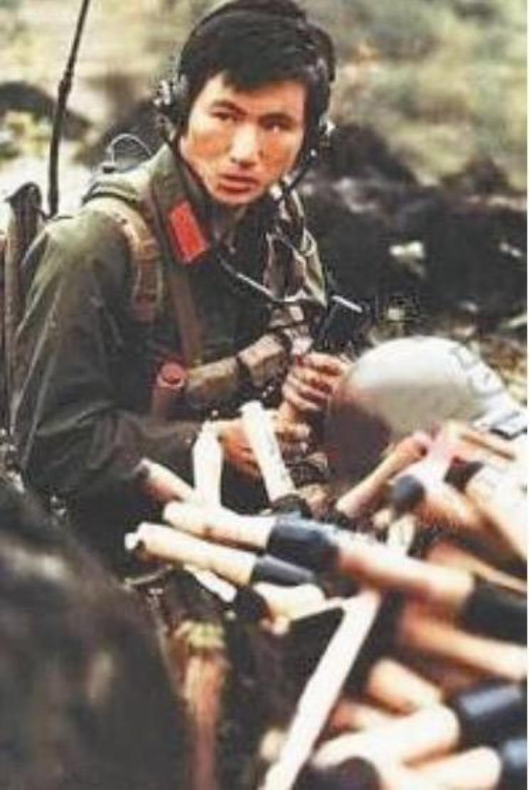 老山英雄杨启良：歼敌18人满身荣光，转业遭恶霸刁难，一句话尽显军人底气 
 
1