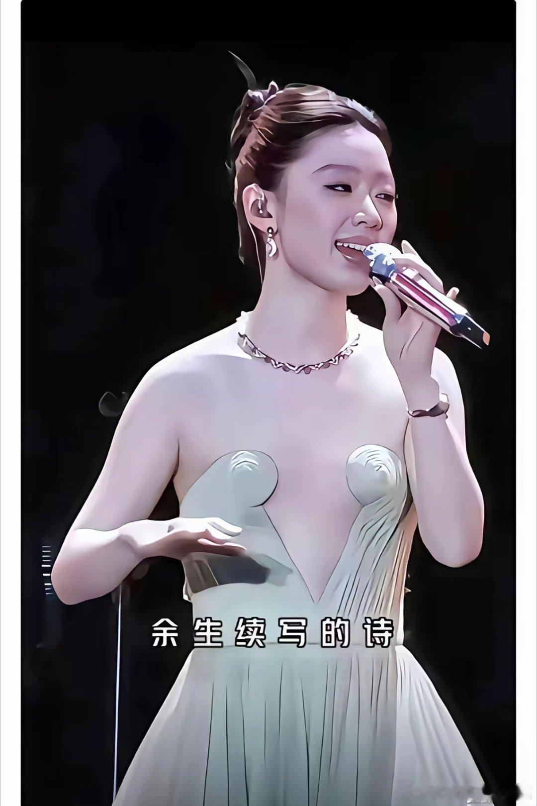 这衣服绝对是量身定做的。大一点会掉 小一点扣不上。 