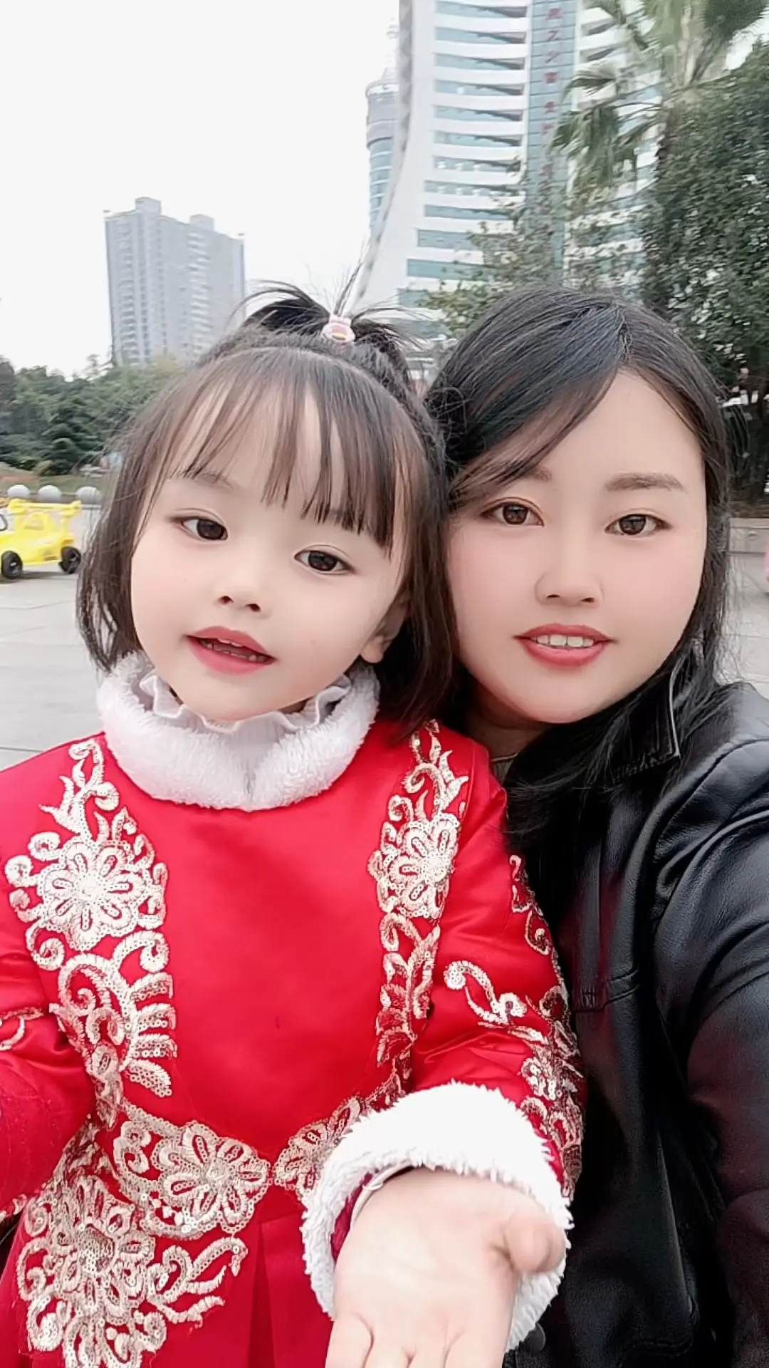 带娃日常记录 爱美的小丫头 我家小美女长大啦 爱是陪伴 暖心小棉袄